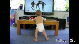 GIF动态图：婴儿学跳健美操