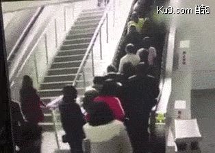 GIF动态图：电梯倒转事故