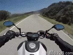 GIF动态图：摩托车和卡车相撞