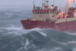 行船中遇到大风浪，到底有多可怕