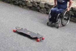 轮椅+滑板的组合玩法